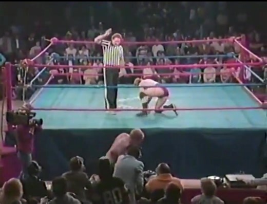 AWA: Larry Zbyszko vs Baby Bull Leon White (Big Van Vader) | RassleRama
