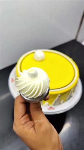 #cupcakesandwich #pipingskills #elmo #cakedecorating #cakedbyrach #cupcake #blueberry #sesamestreet #bestcakes #cakelover | Top Cake2