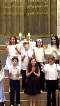 Youth Choir sings Oseh Shalom