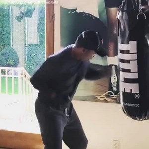 Sugar Ray Leonard is still blazing fast at 62 years old 👀(via SUGAR RAY LEONARD) | ESPN