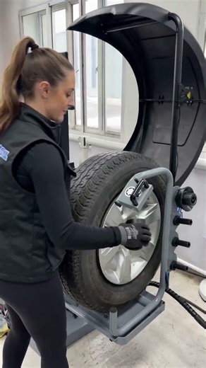 Do you have the wheel balancer adapter for Toyoto Prado tire ?