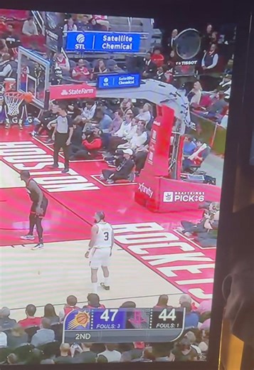 How tf they playing with no shot clock ???