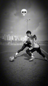 1.5M views · 17K reactions | Check out this crazy football skill and try it! 略⚡️ #soccer #reels #football #FootballSkills #tutorial | Satish Saroj | Facebook