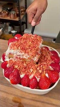 Sum’ Sweet Ep. 16: Strawberry crunch upside down cake #recipe #strawberrycrunch #baking #easybaking