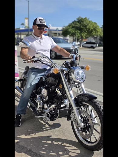 🔥 NUEVA LIFAN LYCAN 250cc 🔥 Potencia que se siente 💪 ✅ Motor 250cc ✅ 2 cilindros ✅ 2 bujías ✅ Diseño clasico y confiable 🇨🇺 ¿La necesitas para Cuba? 🇺🇸 ¿O para Estados Unidos? 📦 Envíos disponibles 💳 Financiamiento disponible 📲 Contáctanos hoy mismo 📞 786-771-3332 #LifanLycan250 #LifanMotorcycles #Motos250cc #DealerAutorizado #MotosParaCuba