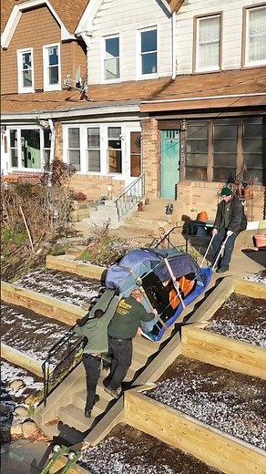 How to EASILY Move a Grand Piano Down a Flight of Stairs! 🎹💪🤙 #piano #pianomoving #grandpiano