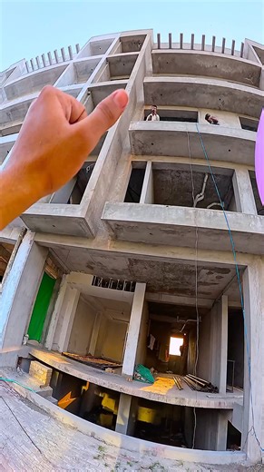 Rooftop free run poV#The balloon fall challenge parkour catch up#parkour #fun #speedrun #parkourlife