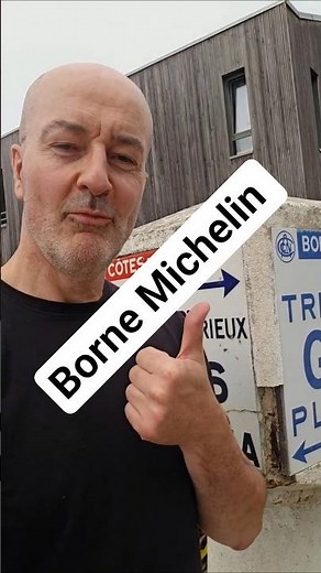 BORNE MICHELIN 1936 (Tréveneuc, Bretagne, France) only 2 kilometer markers in Brittany!!