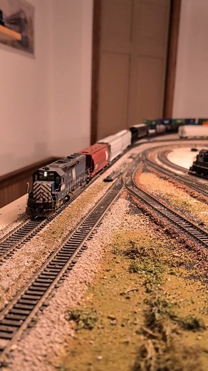 Sound from custom @goldenspikehobbies speakers is as good as I've ever heard! And the weathering from @rustoration_station is excellent! #trains #railroad #modeltrains #modelrailroad #hoscale | Midwest Railroads