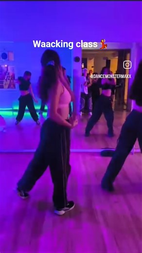 Vibing to the music🎶💃#dance#waacking#danceclass#waackingdance#waackingclass#dancepractice#dancestyle