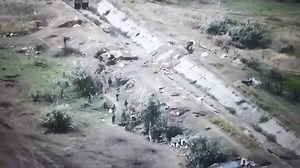 Intense footage of outnumbered Ukrainian soldiers on a BMP storming Russian positions and forcing them to flee. (Somewhere in Kherson, 2 months ago)