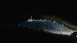 4.7K views · 228 reactions | A Mercedes-Benz sempre preza a segurança no trânsito. Os faróis MULTIBEAM LED com a função Intelligent Light System possuem 84 LEDs de alta performance controlados individualmente, que faz com que a luz seja automaticamente distribuída e não ofusque os outros veículos na via. Confira: | Mercedes-Benz Brasil | Facebook