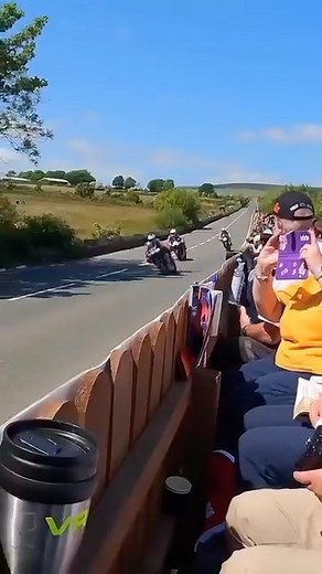 Découvrir le Tourist Trophy avec l’équipe Metzeler | Moto&GPaddict