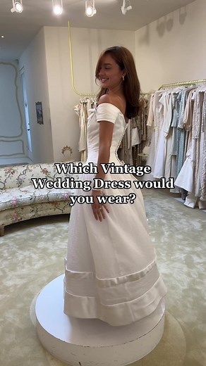 Vintage Wedding Dress Options: 🎀, 🌸, or 🤍?