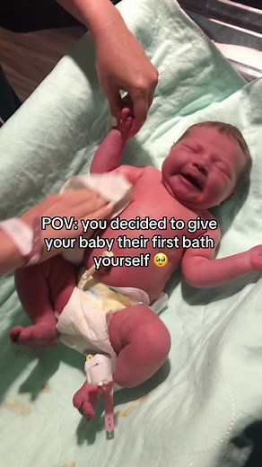 Did you know YOU can give your baby their first bath in the hospital? 🧼 If you’re nervous, you can ask the nurse to show you what to do! It’s a great way to practice with the safety of medical staff nearby, plus it makes a wonderful core memory for you 🥹 #newborn #newbaby #newmomsoftiktok #pregnant #pregnancytiktok #postpartum #firstbath #babytips #newborntips