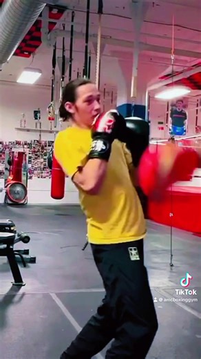 Learn the basic fundamental of boxing. #gym #boxingcoach #boxingtechnique #fighttraining ##creatorsearchinsights