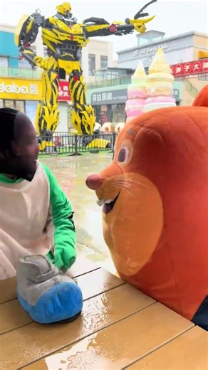 The right fist has high damage, the left fist has high damage, funny Yixing super fun amusement