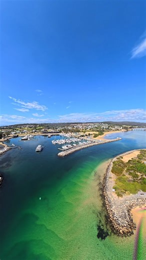 Show must go on. #teamluma #bermaguibeachhotel #fpv #bermaguifishermanswharf #bermagui #beach #peaceful #drone | Sean James Thomsn