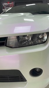 595 reactions · 36 comments | Todo un cambio dio este camaro que llegó en negro y se fue con un hermoso blanco perla ✨ - Full Wrap - Pintura en rines - Toldo en negro Gloss #blancoperla #camaro #parati #2024 | Imperio Custom Wrap | Facebook