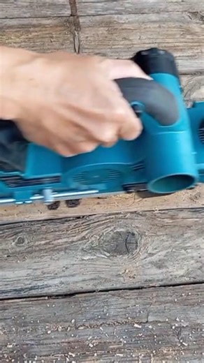 pasah kayu pinus dan sonokeling menggunakan mesin cordless hand planer makita 40 volt
