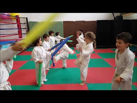 Educazione al movimento: karate per bambini