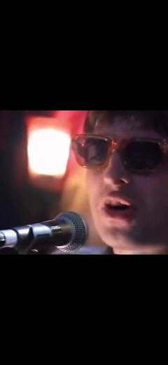 Noel Gallagher First Public Performance of 'Wonderwall' at Glastonbury 1995