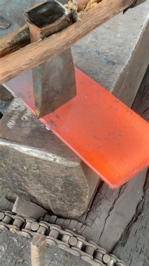 This craftsman's method for making basic popa, before making a meat mincing knife #blacksmith