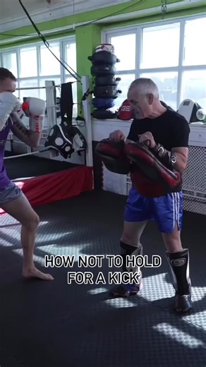 How to Properly Hold Pads for Shoulder Safety