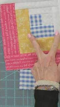 How to Create Curvy Quilt Blocks with Straight Strips! #LogCabinBlocks