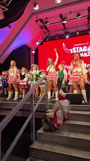 Hier nochmal das "Live-Video" der Funky Marys bei Stage för Pänz von KölleAlarm - der #Flashmob mit den #Kinder & #Jugend #Tanzgruppen im #Ostermann_Saal . . #Alaaf_mer_dun_et_för_Kölle #förKölle . . #köln #cologne #dom #homeiswherethedomis #colonia #lovecologne #heimates #karneval #laache #fasteleer #Fastelovend #party #jeckebilder #partybilderkoebes #photography #photooftheday #picoftheday #partypics #video #kölle #Partybilder_Koebes www.partybilder-koebes.de® | Partybilder-Koebes