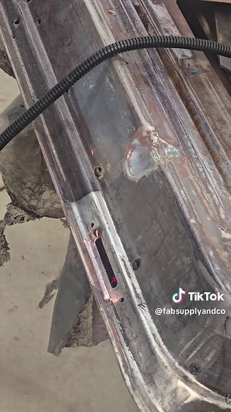 Efficient Paint Removal with Everlast Welders Laser Cleaner