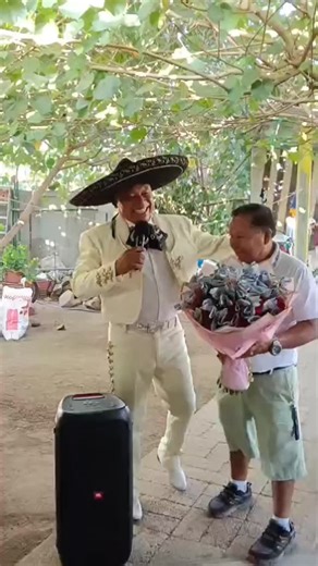 12 reactions | Quién adivina cuánto llevaba el ramo de Yury. | Entrega Ramos Sorpresa Arce Parra | Facebook