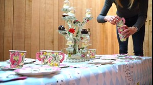 Talking Tables Alice in Wonderland Teapot Vase | Floral Centrepiece | For Mad Hatter Themed Table Decor Afternoon Tea Party, Birthday Gift, Wedding, Baby Shower