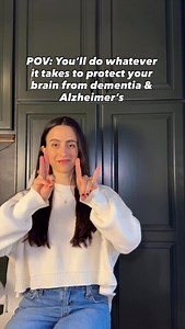 Right now, nearly 1 in 3 seniors dies with Alzheimer’s or another form of dementia. That means lost memories, lost conversations, lost connection with the people they love most. 🥝Follow @longevityhealthcoach_ for more longevity habits for women But the good news? While there’s no guaranteed way to prevent Alzheimer’s, research shows that simple daily habits can support brain health and lower your overall risk over time. Even something as simple as these hand-brain coordination exercises helps s
