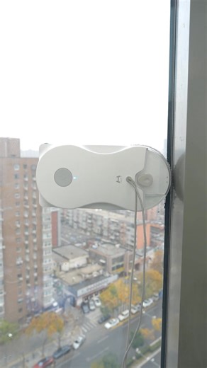 Afraid your window robot might fall from high floors? 😱 Meet HUTT 10 — the square round all-in-one robot built for safety and peace of mind. 🛡️ Military-grade suction safety rope = double protection ✨ 3D floating chassis grips the glass firmly ⚡ Even if power goes out, it holds on for 30 minutes 🏢 Cleaning the 20th-floor windows? Safety first, stress zero 🔒 #HUTT10 #HighRiseFriendly #SafeWindowCleaning #SmartCleaning #WindowRobot #HomeTech #PeaceOfMind | Hutt Wisdom Tech