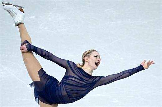 Amber Glenn blocks cameras from filming crying Kaori Sakamoto