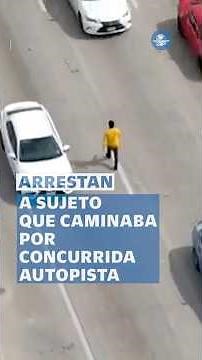 Dron policial evita tragedia en autopista de Dallas; hombre caminaba entre autos #shorts