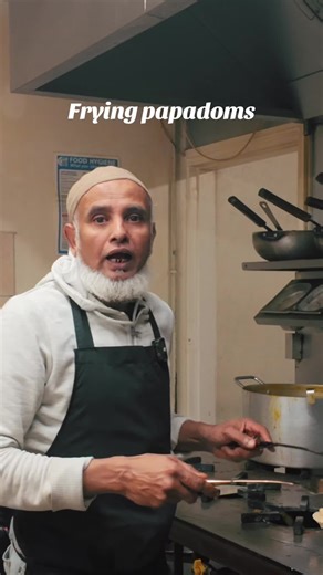 Frying Papadoms 🎁 Join Regency Rewards & get 20% OFF collections 👉 https://take.cards/lpaka ✨ OPEN TODAY 👉 Order now 📍 Spice Regency, 159 Mansfield Road, Clipstone, Mansfield, NG19 9AA 🌐 www.spiceregency.co.uk #nottinghamshire #smallbusinessuk #tikkamasala #friedrice #takeawayfood