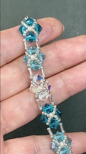How to Make a Voluminous Bracelet with 6mm Crystal Beads