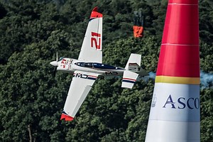 Dolderer's domination continues as he takes the DHL fastest lap here at Ascot. Check it out! | Red Bull Air Race