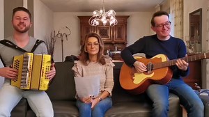 112K reactions · 16K shares | Con mi familia desde Holanda!!  "El Golpe Traidor"!!  #dwayne #holandés #mitia #nathalie #miprimo #geert #elgolpetraidor #desdeholanda #hohneraccordions Hohner Accordions | Dwayne Verheyden | Facebook