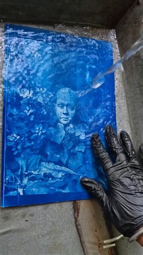 Cyanotype print process blue print #printmaking #cyanotype #blueprint #art #cyanotypeprint