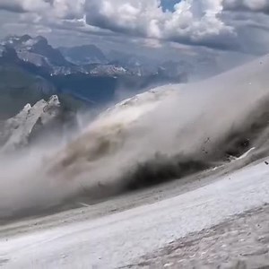 10K views · 354 reactions | IMPRESSIONANTE‼️ Video pazzesco dell'incidente odierno sulla #marmolada ⚠️ 梁Purtroppo 6 morti e vari feriti con altri dispersi CHE DISGRAZIA!  da Meteo & Radar Italia | Meteo Abruzzo | Facebook