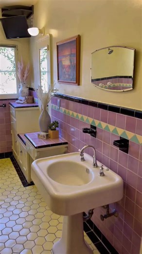 Okay… this 90s bathroom color combo should NOT work, but it absolutely does. 😳💜💛 Soft lavender buttery yellow brings that retro charm, while the black tile divider adds structure and contrast so it feels polished, not chaotic. And the hex floor tile? Such a good detail—classic, elegant, and full of personality. Retro formula: lavender yellow black accents hex tile = vintage elegance. Would you try this lavender yellow combo, or is it too bold for your bathroom? Tell me in the comments, and sa