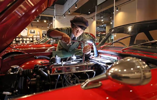 若きクラシックカー整備士の挑戦 壊れやすいけれど…手をかけただけよくなる“人間味” | JAPAN Forward