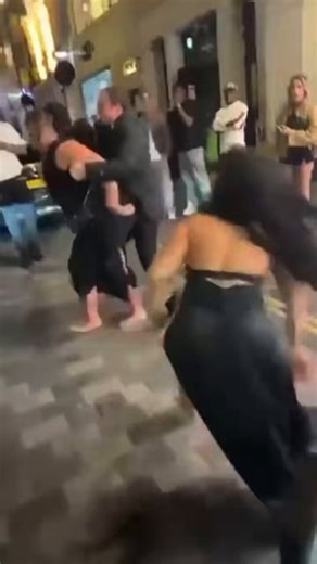 Ngl the mandem that are recording this and not doing anything to prevent the situation from happening concerns me. Could’ve saved a life right there but decided to holler & hoot. Rest in Peace to the woman ❤️