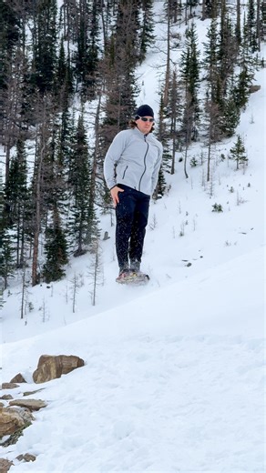 Jonas 🇨🇦 on Instagram: "Don’t be an onion this winter. Go check out Smartwool’s merino wool active wear collection. #winterrun #layers #trailrun #mountainrun #gofarfeelgood #ad"