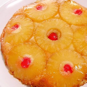 One of the best cakes ever! Easy, delicious and oh so good. Full recipe : https://www.youtube.com/watch?v=vI3m2-foE3w | TabiEats