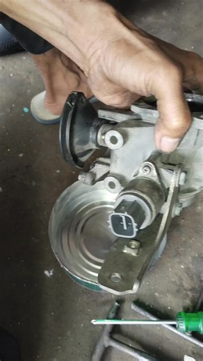 Andri Irawan on Instagram: "A dirty ISC sensor is one of the causes of engine stuttering #reelsvideo #automotive #engineering"
