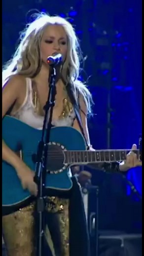 Live Performance of Shakira's 'Inevitable'